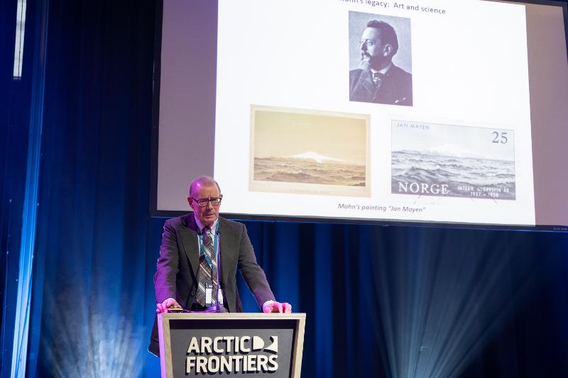 John E. Walsh under prisutdelingen på Arctic Frontiers. 